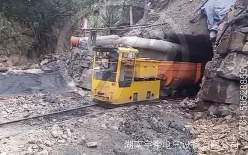 2.5噸防爆井下電機車海外礦山運行視頻